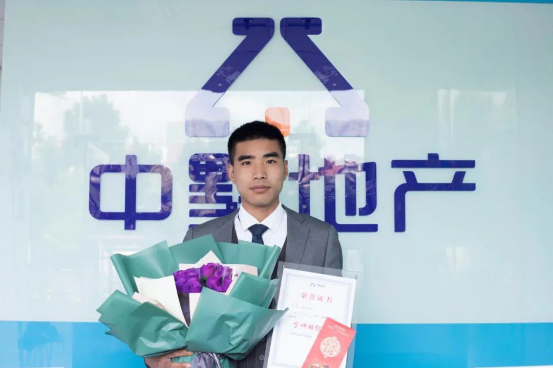 金融之星，在平凡中閃耀光芒。